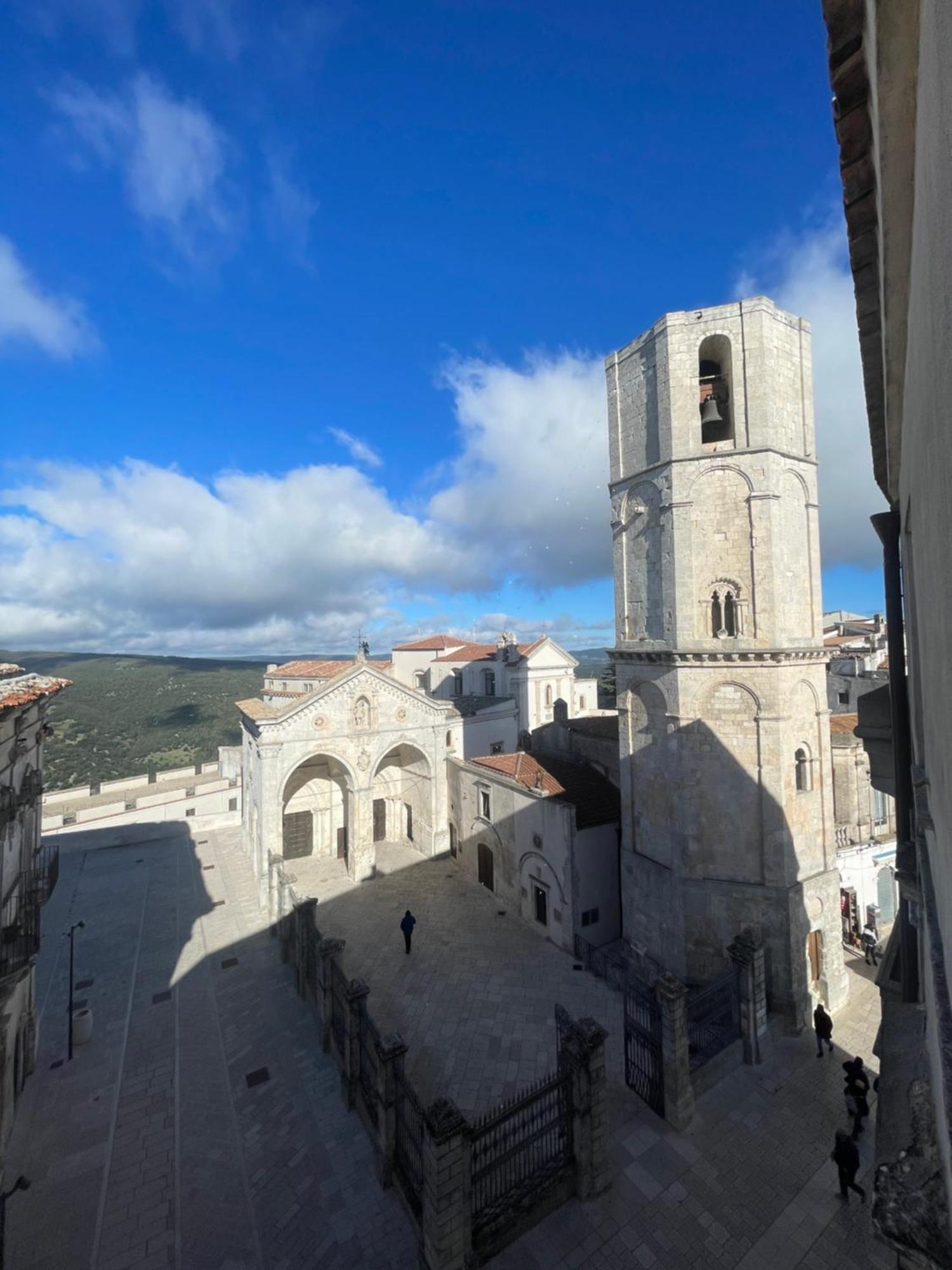 Apartment Reale Basilica - Affitti Brevi Italia Monte SantʼAngelo Esterno foto